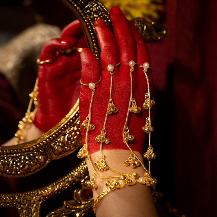Sunehri Haathphool - A pair