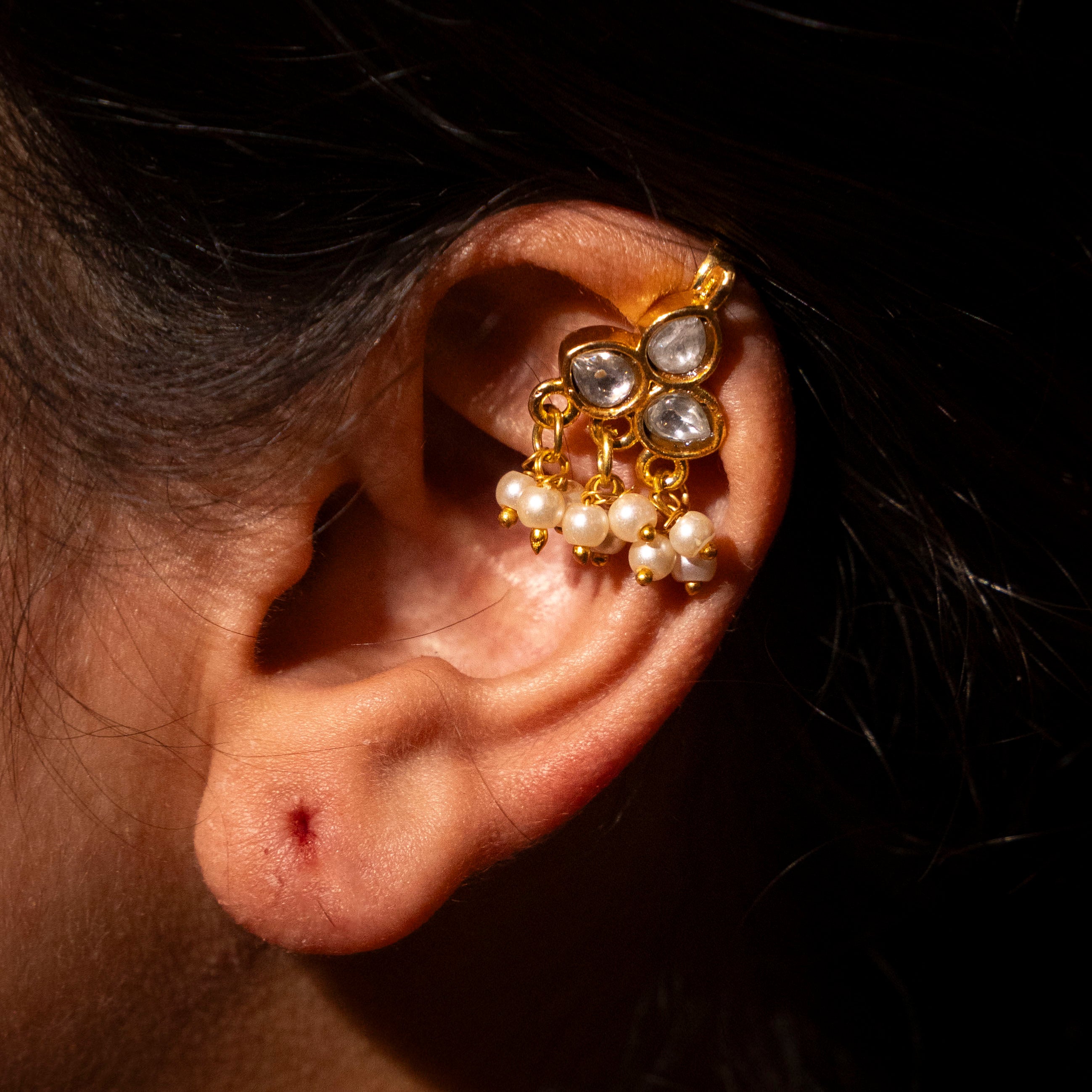 Taraang Bugaadi - White