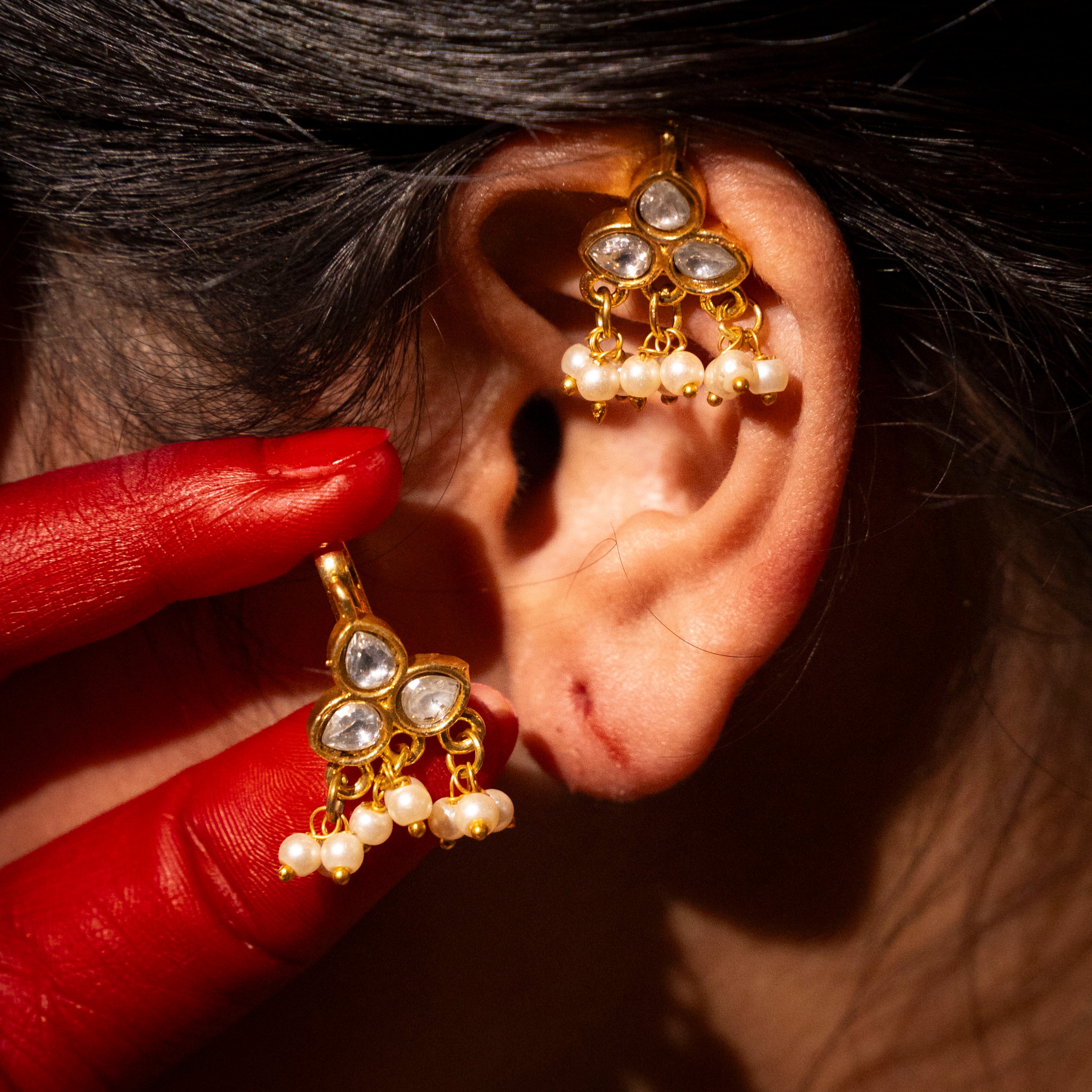 Taraang Bugaadi - White