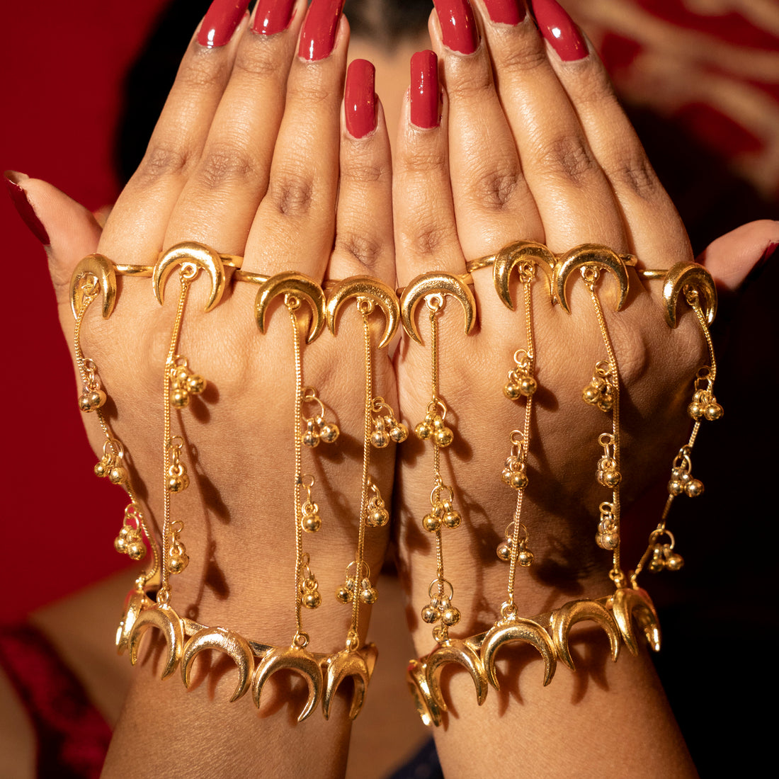 Chaand Haathphool - A pair