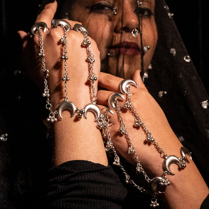 Oxidised Haathphool - A pair