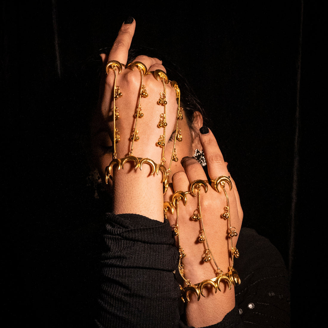 Chaand Haathphool - A pair