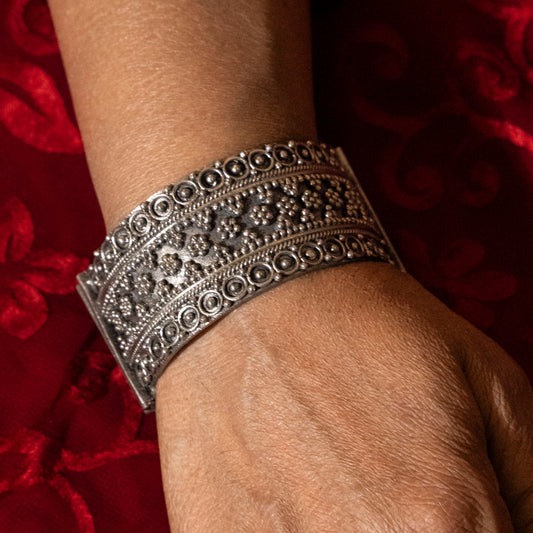 Karuna Kada