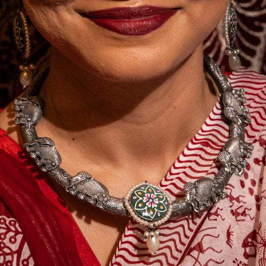 Haripriya Hasli Necklace Set