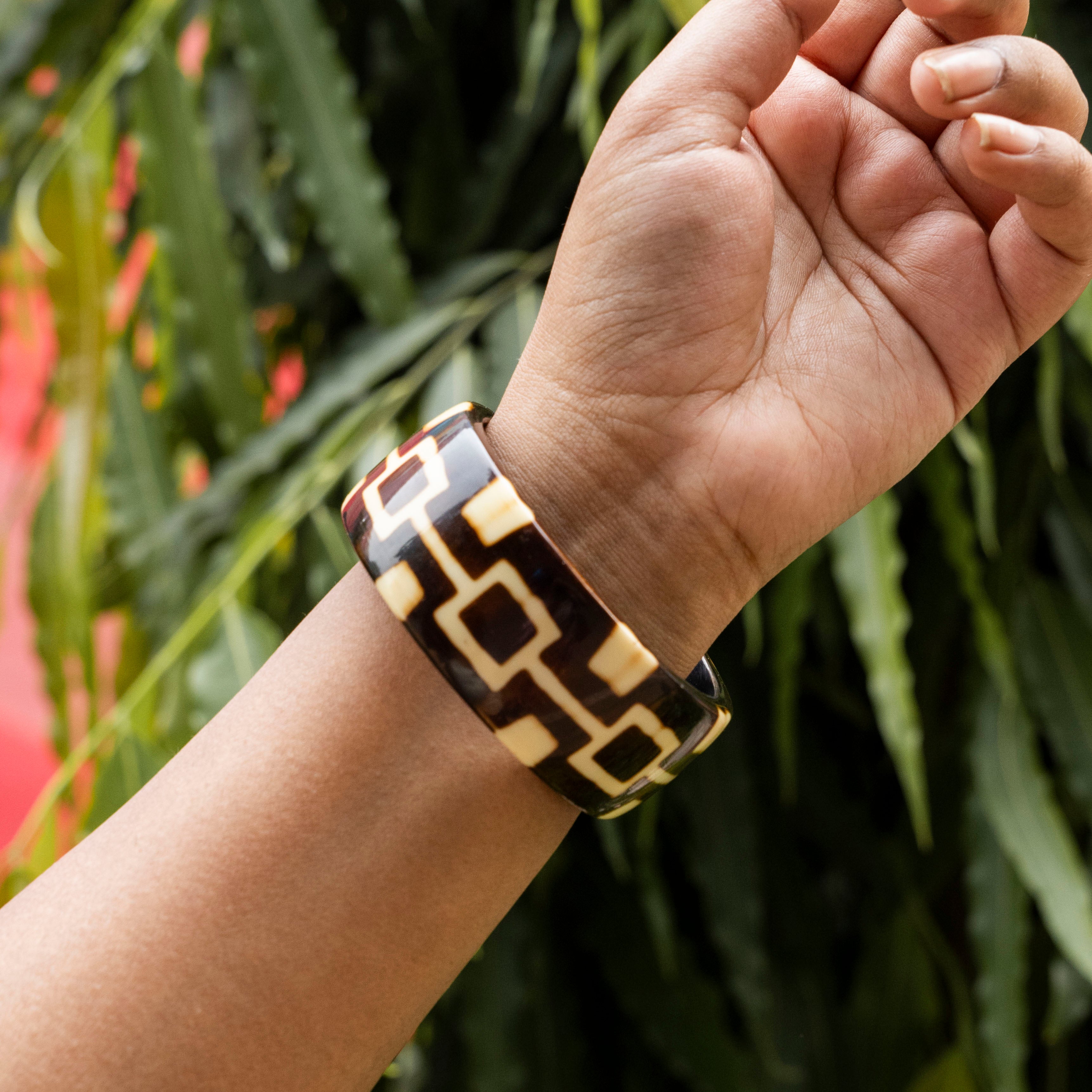 Zehra Resin Bangle